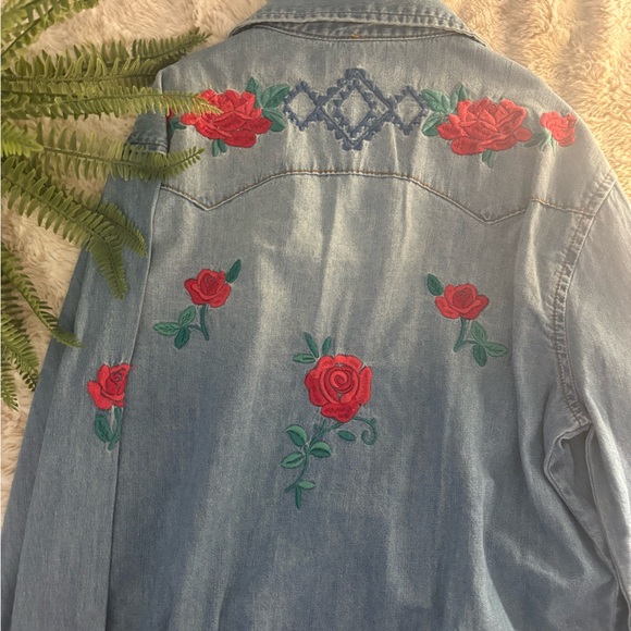 Stetson Embroidered Denim Shirt 🌹 - Picture 3 of 5